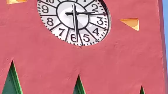 ¿Dónde se encuentra el primer reloj de Chetumal?