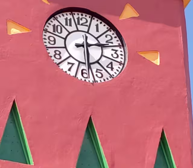 ¿Dónde se encuentra el primer reloj de Chetumal?