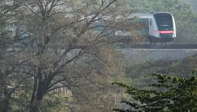 La suspensión se debe a daños en más de 70 metros de vía