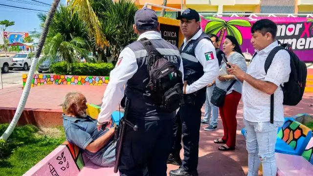 Adulto mayor con trastornos mentales causa incidentes en zona Centro de Ciudad del Carmen