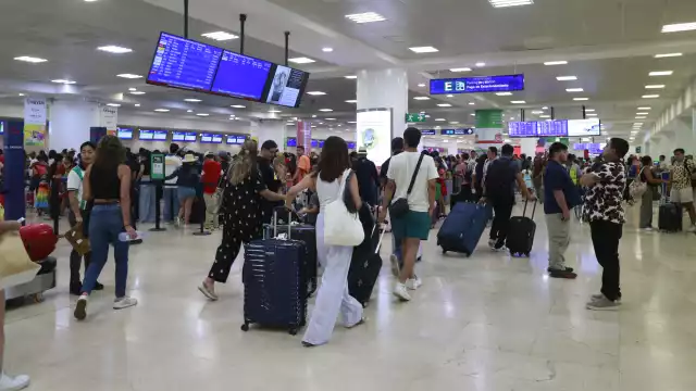 La afluencia de turistas en el aeropuerto de Cancún se mantiene