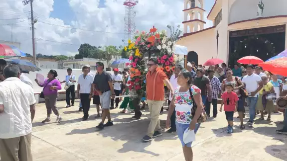 A pesar del clima el evento destacó la devoción de la comunidad