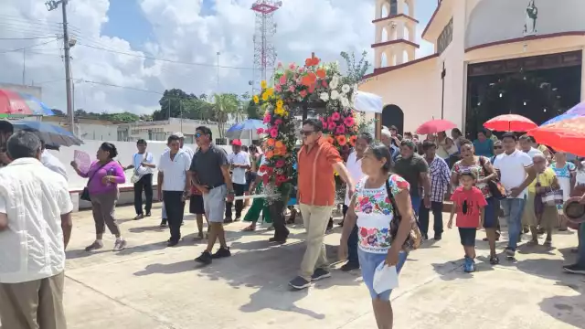 A pesar del clima el evento destacó la devoción de la comunidad
