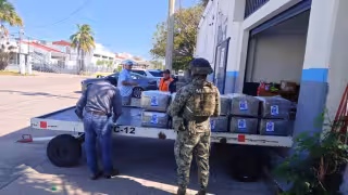 Marina asegura redes, producto pesquero y un vehículo en Carmen.