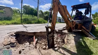 Hundimiento en Cerritos Mulchechén,  Kanasín provoca cierre vial