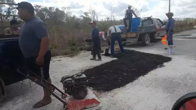 Usaron palas, picos, otras herramientas y dinero propio.