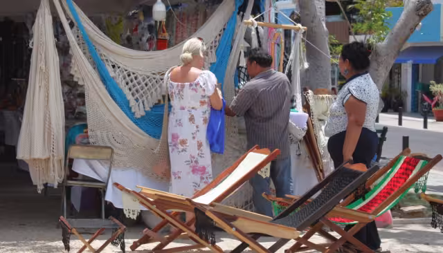 El alza del 50% ha causado que el rollo del hilo alcance un precio de 80 pesos, cuando antes era de 40.