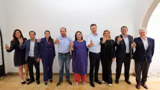 Los gobernadores panistas coincidieron que la "tarea más urgente y en lo inmediato es construir juntos la unidad nacional". 