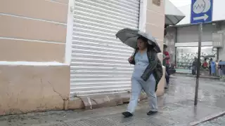 Onda Tropical 10 causará lluvias fuertes en la Península de Yucatán