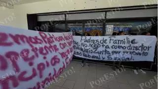 Las madres realizaron un plantón en las afueras de la presidencia municipal en el palacio, exigieron hablar con la presidente municipal