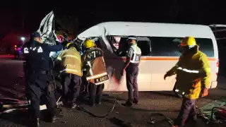 Accidente en Felipe Carrillo Puerto: Choque entre combi y vehículo pesado deja heridos