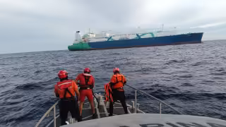 Doce personas, incluyendo a un menor de edad, fueron rescatadas en el sur del Golfo de México.