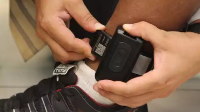 El hombre portará un localizador mientras permanecer en prisión domiciliaria