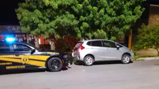 Automovilista reprueba examen de alcoholimetría, lo encarcelan y llevan su coche al corralón