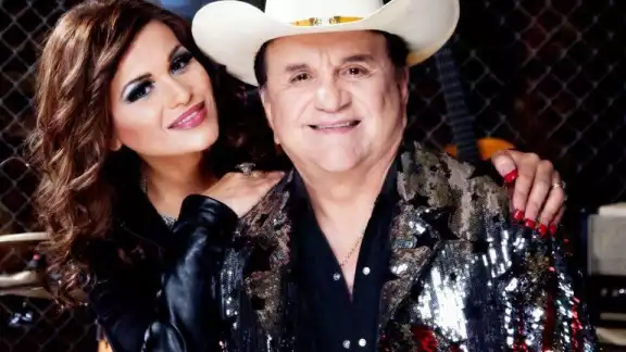 El conductor fue conocido por impulsar la carrera de los cantantes de la música texana, incluso se le atribuye la primera entrevista a Selena Quintanilla El conductor fue conocido por impulsar la carrera de los cantantes de la música texana, incluso se le atribuye la primera entrevista a Selena Quintanilla
