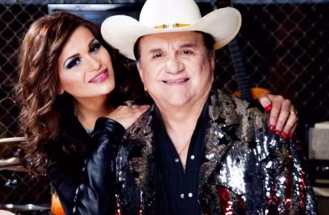 El conductor fue conocido por impulsar la carrera de los cantantes de la música texana, incluso se le atribuye la primera entrevista a Selena Quintanilla