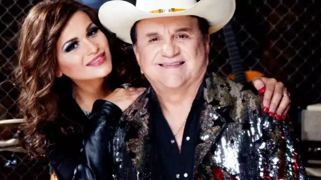 El conductor fue conocido por impulsar la carrera de los cantantes de la música texana, incluso se le atribuye la primera entrevista a Selena Quintanilla