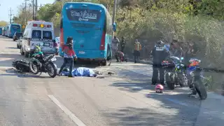 Pareja que viajaba en moto pierde la vida en el municipio de Solidaridad