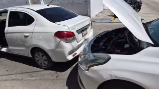 Ciudad del Carmen: Colisión por alcance entre vehículos de compañía deja daños materiales