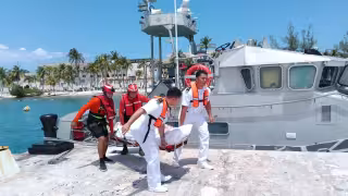 El operativo se llevó a cabo después de recibir una llamada de emergencia de un crucero turístico