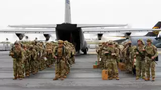 Gobernador de Texas moviliza a soldados para prevenir entrada de migrantes a Estados Unidos