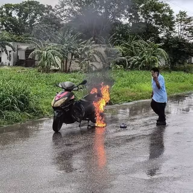 La comunidad inició una campaña en redes sociales para apoyarlo; confían en la solidaridad de la gente para conseguirle una moto usada y que pueda seguir trabajando.