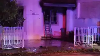 Hombre muere tras el incendio de su casa en Prado Chuburná, en Mérida