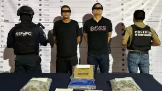 Detienen en operativo a dos personas en Tulum en posesión de droga y cartuchos útiles