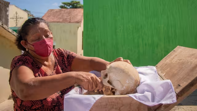 Pomuch es conocido por la limpieza de los restos óseos en el Día de Muertos