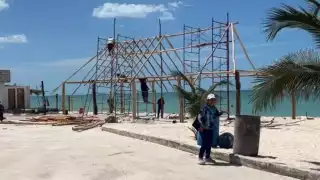 Playas de Sabancuy se preparan para el turismo con nuevas palapas gratuitas