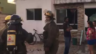 Deja su cigarro prendido en el baño, sale a comprar y cuando regresa su vivienda está en llamas