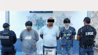 Cae trío con presunta droga, arma y cartuchos en  la SM 104 de Cancún