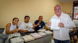 Ciudadanos exigieron a las autoridades explicar por qué permitieron al servidor público competir en comicios pasados