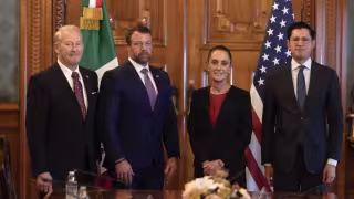 Sheinbaum recibe en Palacio Nacional al secretario de Seguridad de EU, Markwayne Mullin