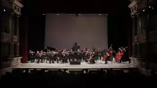 Música, baile y nostalgia en el gran cierre de la OSCAM