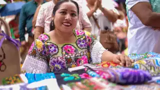 Joaquín Díaz Mena invita a las mujeres a participar en el Certamen para la Elección de la Embajadora de la Feria Yucatán Xmatkuil.