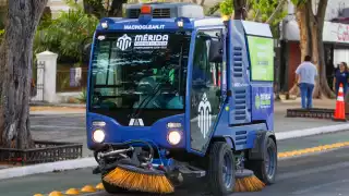 La alcaldesa Cecilia Patrón promueve la limpieza de las calles de Mérida