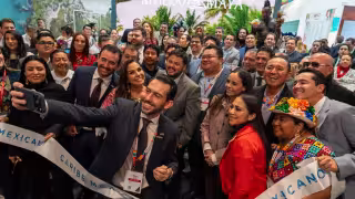Habitantes dijeron que José Luis Chacón debe quedarse en la isla, pues las calles en mal estado, así como la carencia de alumbrado y agua no se solucionan con más turismo