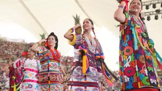 El Baile de la Flor de Piña es uno de los más emblemáticos de la Guelaguetza.