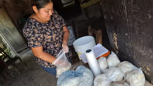 De 10 a 15 pesos: pozol con coco sube por escasez de maíz
