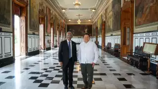 Joaquín Díaz Mena recibió en el Palacio de Gobierno al embajador de Singapur en México, Gerald Singham