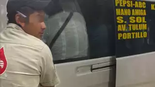 Pasajeros denuncian operador de van por negligencia actividad.