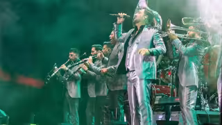 Más de 3 mil personas acamparon desde la madrugada para conseguir acceso al concierto de Banda MS en el Estadio Beto Ávila