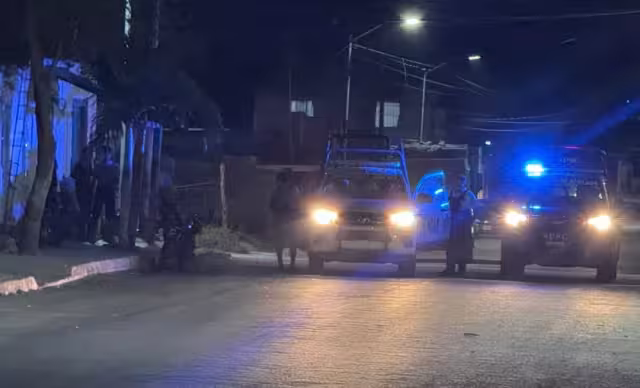 La fachada de una peluquería en Champotón fue baleada por sujetos en motocicleta, sin lesionados ni detenidos.