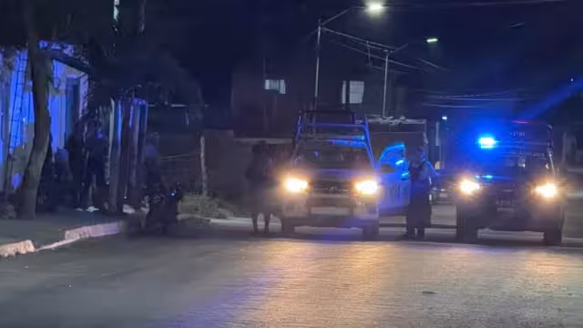 La fachada de una peluquería en Champotón fue baleada por sujetos en motocicleta, sin lesionados ni detenidos.