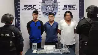 Grupo de tres mototaxis fueron detenidos por posesión de drogas en Playa del Carmen