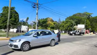 Accidente en José María Morelos dejó sólo daños materiales.