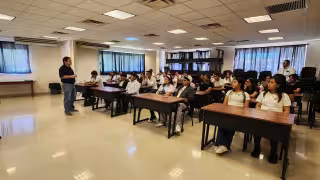 Conflicto laboral en la Universidad de Carmen amenaza calidad educativa y bienestar docente