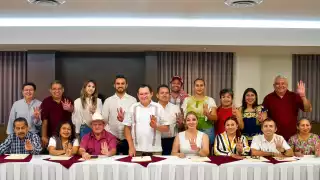 Joaquín Díaz Mena se reúne con los virtuales ganadores a diputados locales en Yucatán