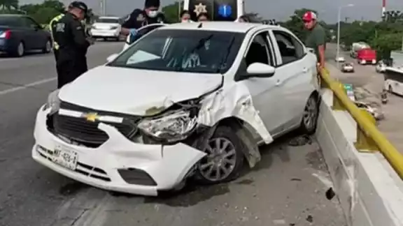 Seis heridos y cinco vehículos dañados en choque en el paso a desnivel Seis heridos y cinco vehículos dañados en choque en el paso a desnivel